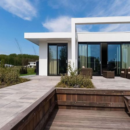 Swanky Villa In Zeewolde With Garden エクステリア 写真